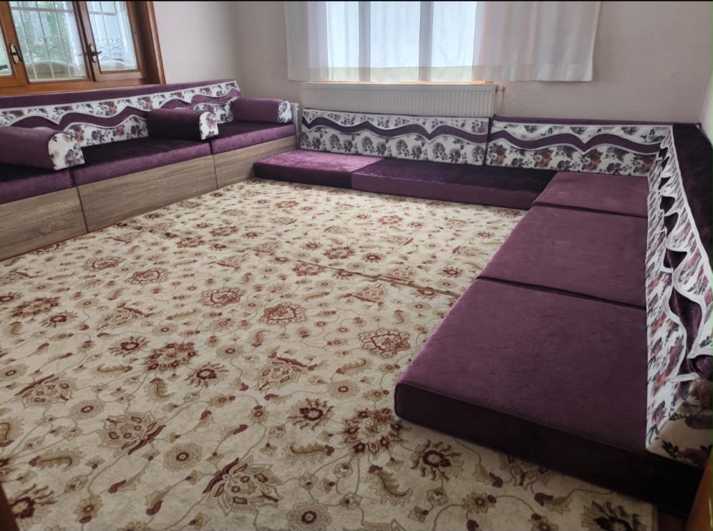 Konya şark odası — Şahika sedir, halı ve perde kombinasyonu